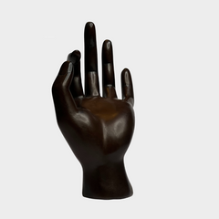 GRACEFUL HAND IN BLACK