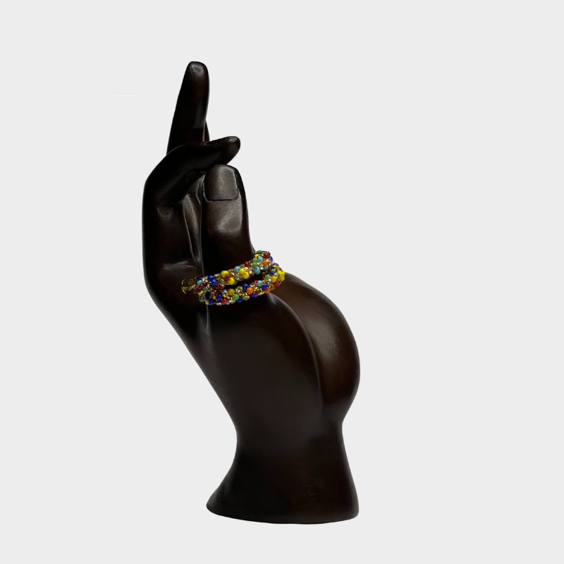 GRACEFUL HAND IN BLACK