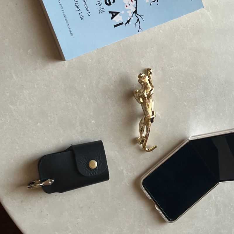 ICONIC PANTHER IN GOLD