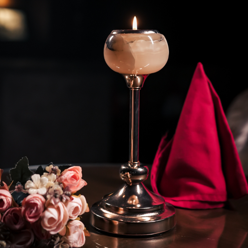 ICONIC GOLD TONED CANDLEHOLDER (GOLDEN)