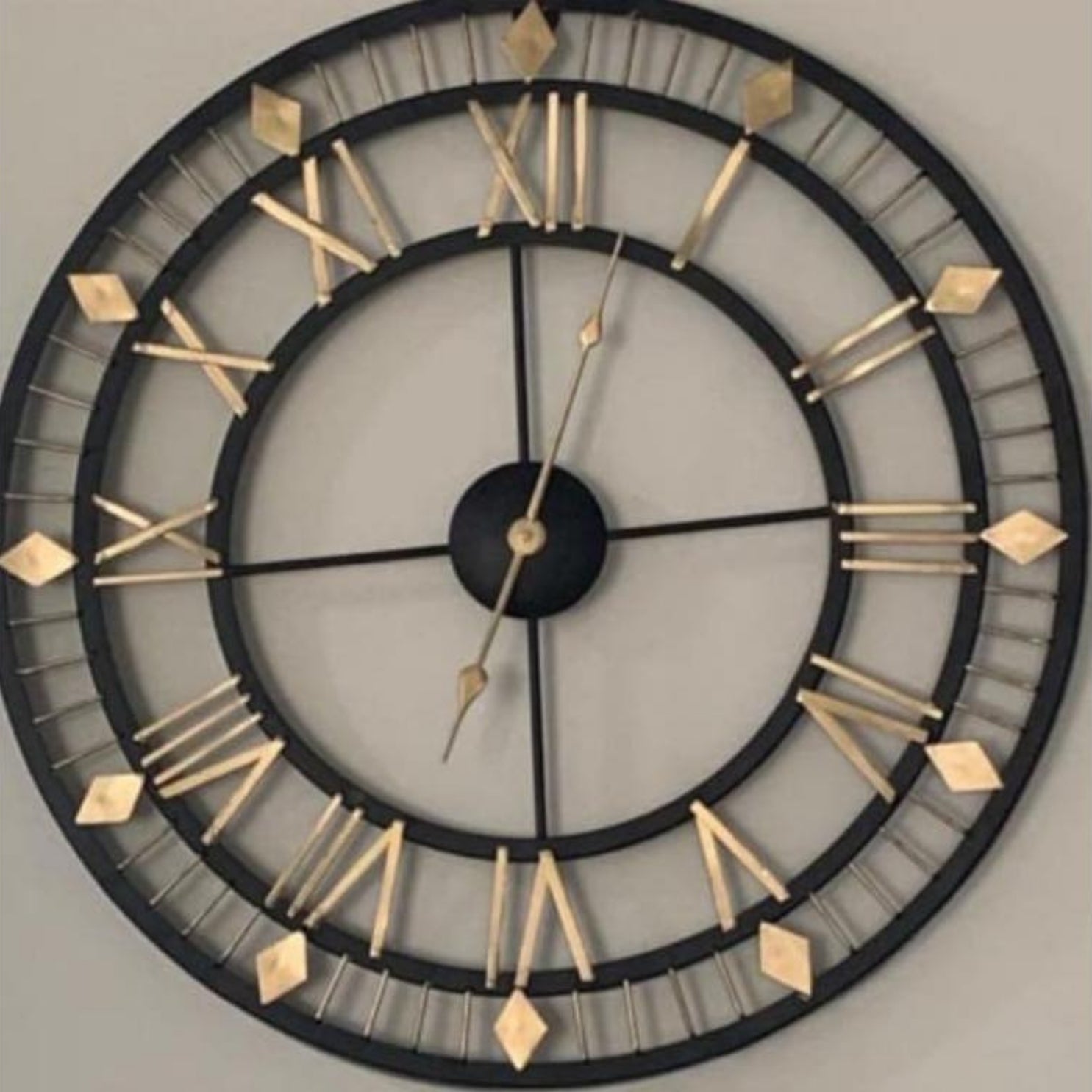 ROMAN DESIGN METAL WALL CLOCK FOR HOME