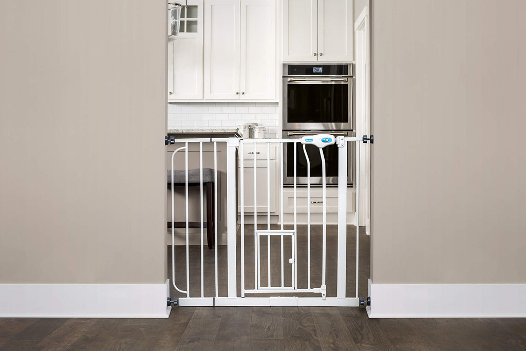CARLSON EXTRA-WIDE WALK-THRU GATE WITH PET DOOR, WHITE