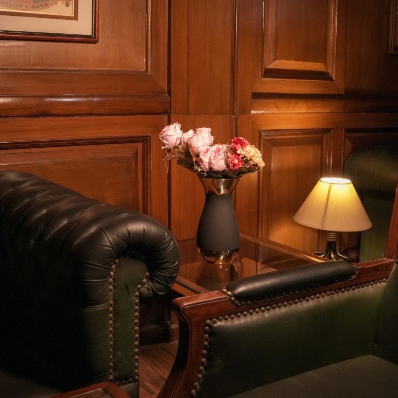 uniHOOF ANTIQUE COLOSSAL GOLD BLACK VASE | Vase For Home Decor | Gift Ideas | Decorative Vase